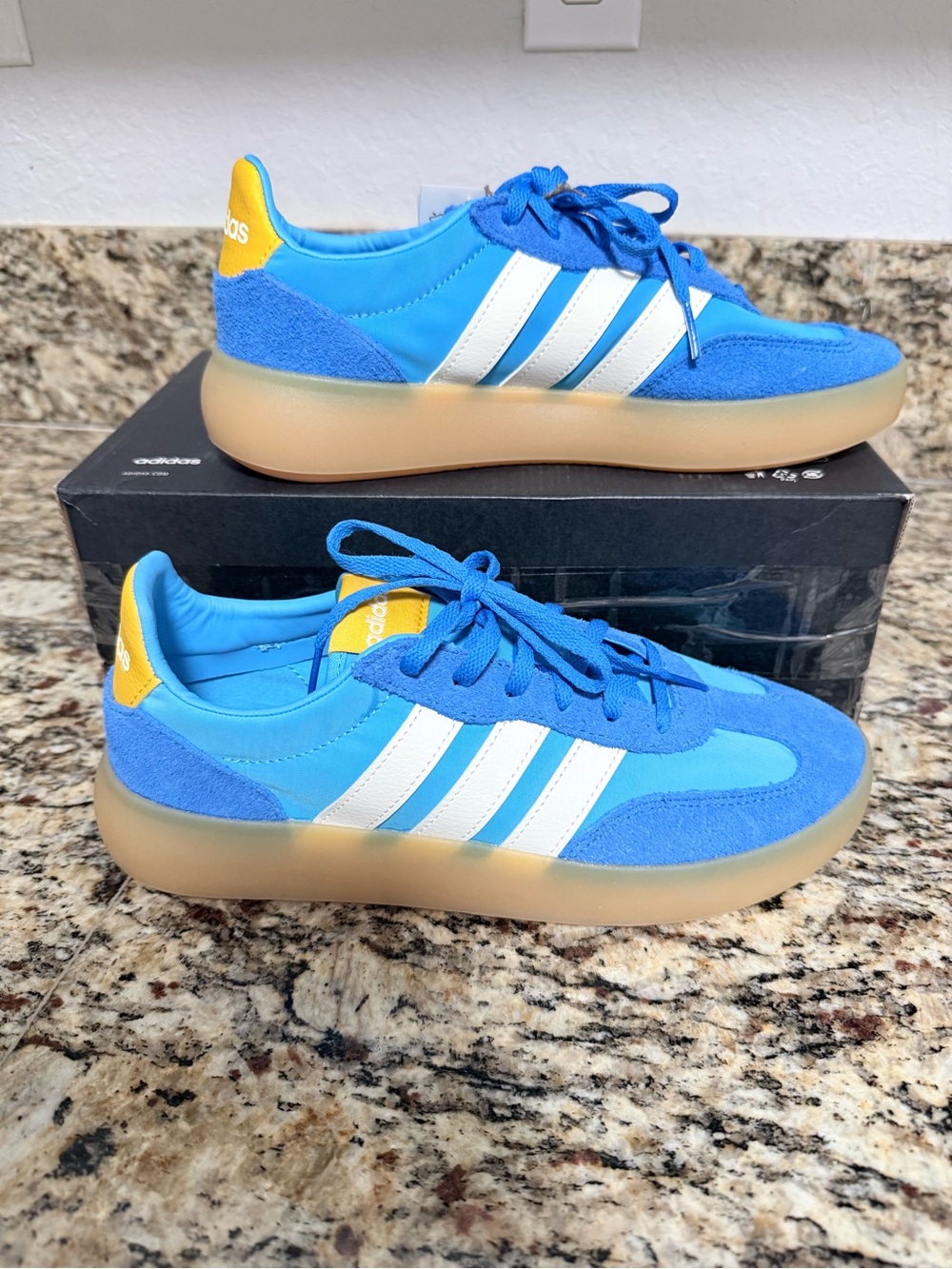 adidas Barreda decode J Blue, White & Yellow Suede Low-Top Sneakers - 7Y or 8W
